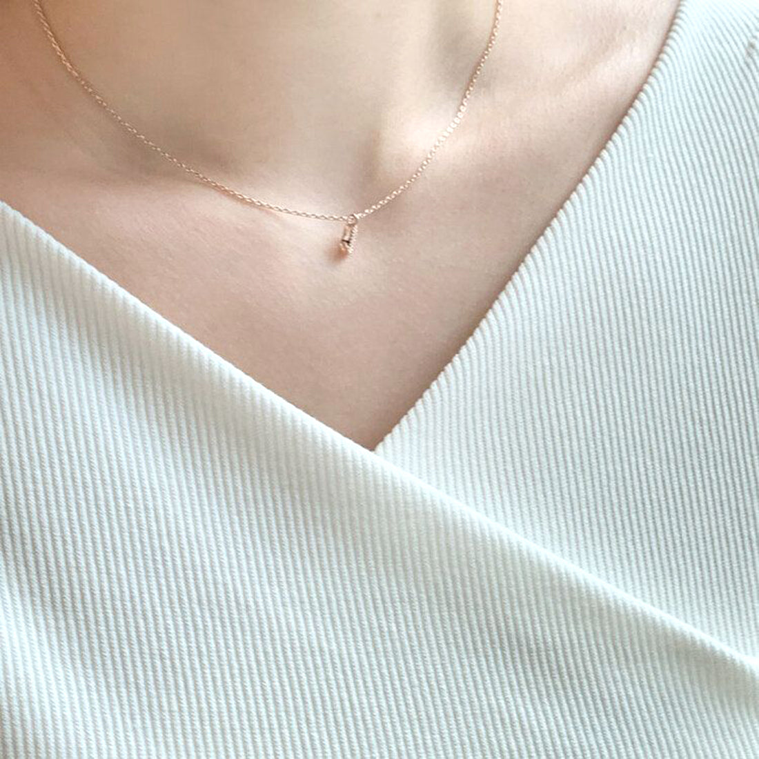 クロスVネック長袖Tシャツ