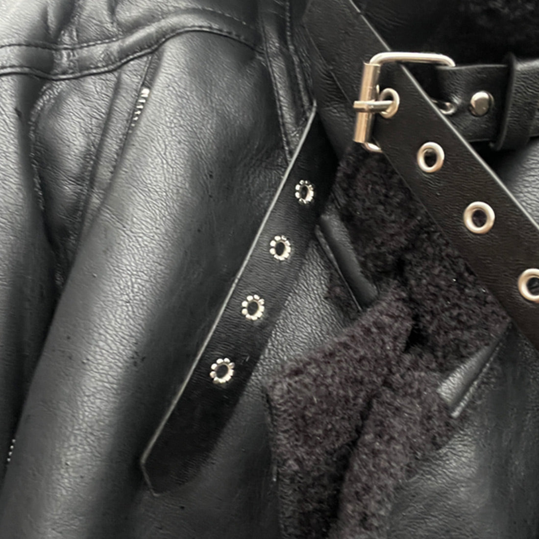 2バックルムートンジャケット